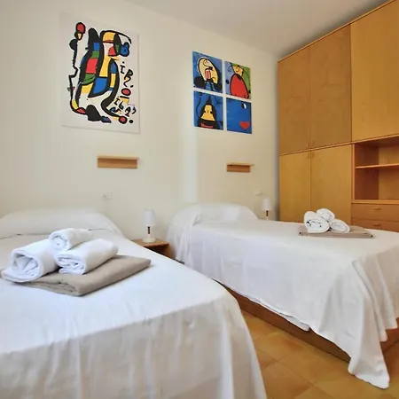 Joan Miro With Pool Μπαρντολίνο